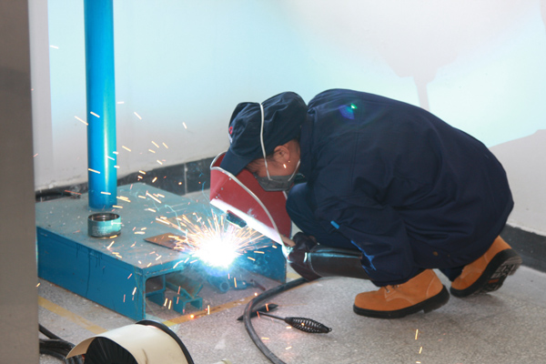 如何快é€è€焊工证?æ€样考取焊工èˉ