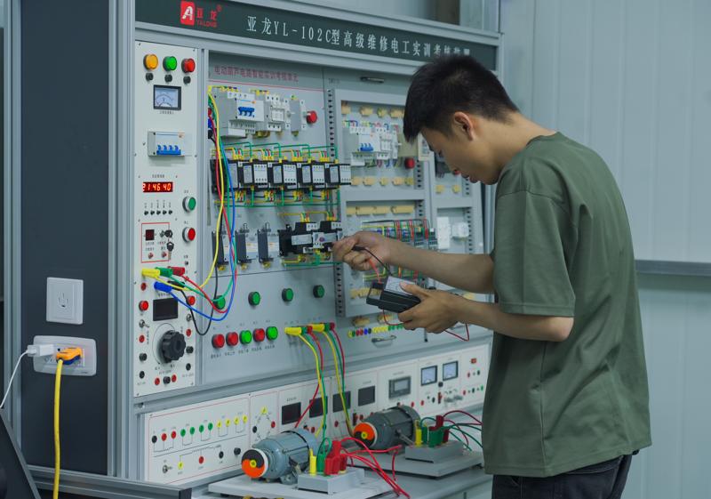 电气设备安装工培训学校特种设备实操现场